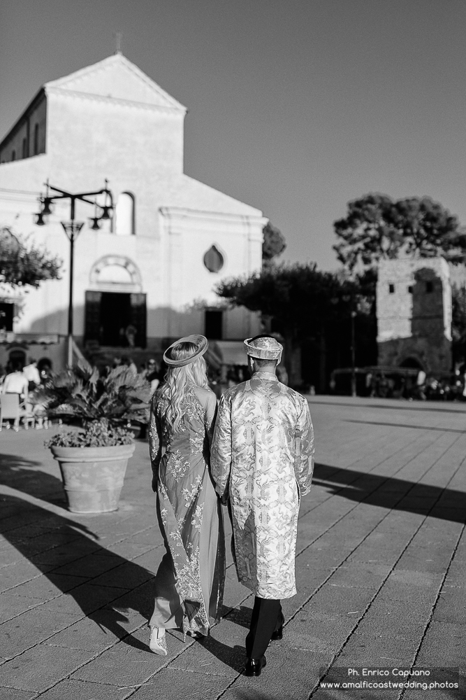 wedding photo in the main square of Ravello