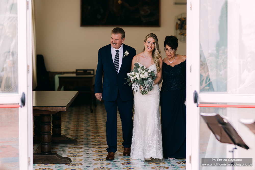 Reportage fotografico matrimoniale durante l'arrivo della sposa al comune di Positano