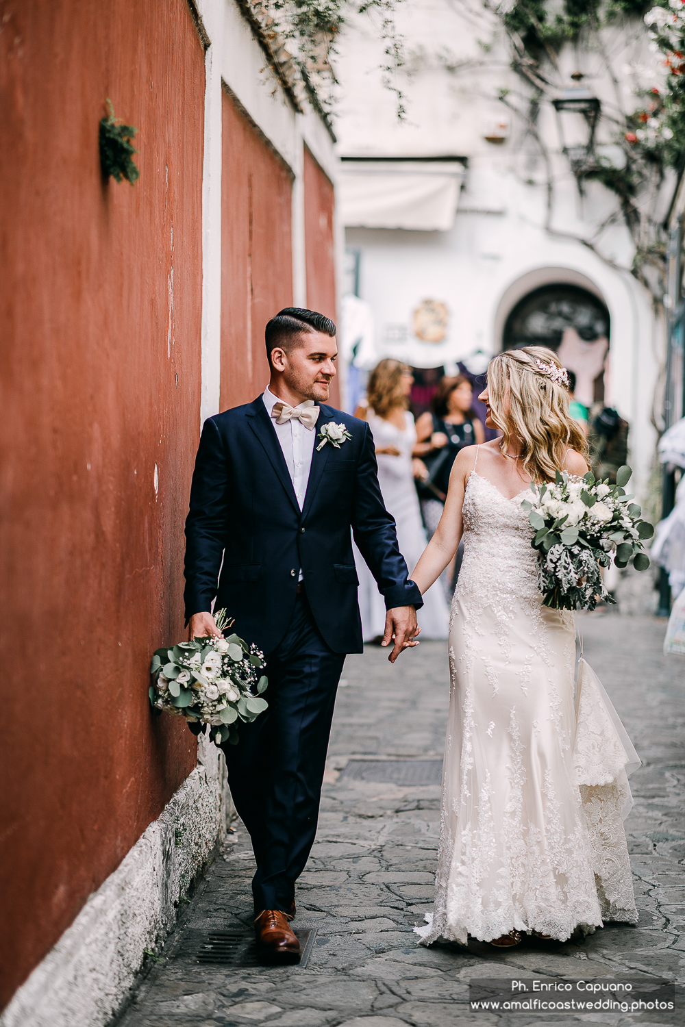 wedding reportage through the narrow street of Positano