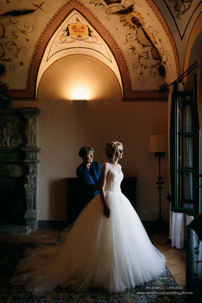 bride is getting ready at Villa Cimrbone in Ravello