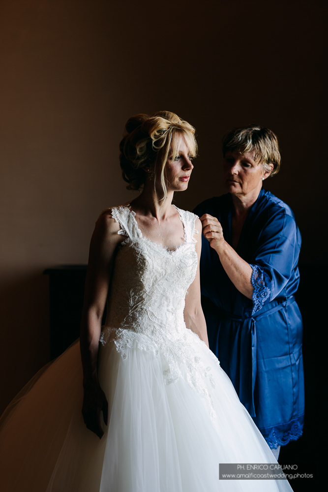 bride preparation at Villa Cimbrone in Ravello